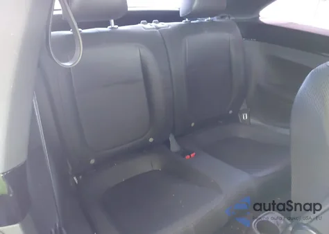 2013 Volkswagen Beetle 2.5L Fender Edition z USA, uszkodzony, nr VIN 3VWJP7AT9DM687710